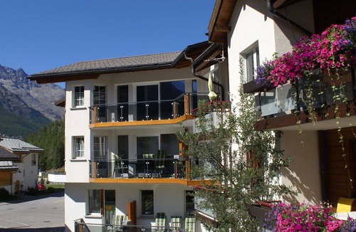 Saas Almagell Apartment | Beautiful apartment for 4 people with WIFI, hot tub, TV and balcony