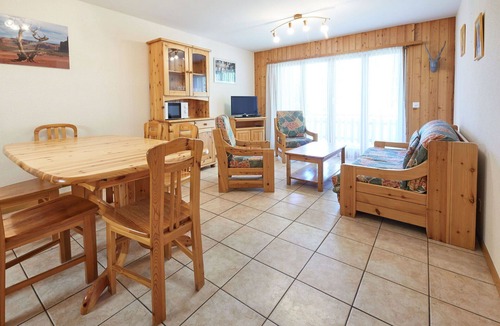 Granges Apartment | Beautiful apartment for 8 guests with WIFI, TV, balcony, pets allowed and panoramic view
