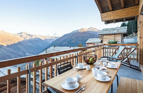 Heremence Apartment | Beautiful apartment for 6 people with WIFI, TV, balcony and pets allowed
