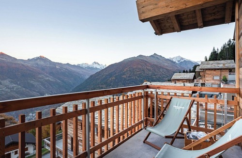 Heremence Apartment | Beautiful apartment for 6 people with WIFI, TV, balcony and pets allowed