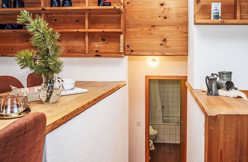 Celerina-Schlarigna Apartment | Beautiful apartment for 4 people with WIFI, TV, balcony, pets allowed and panoramic view