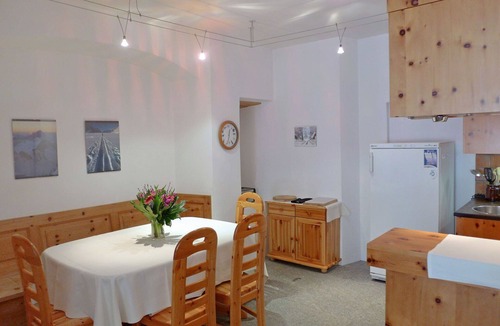 Celerina-Schlarigna Apartment | Beautiful apartment for 4 people with WIFI, TV, balcony and pets allowed