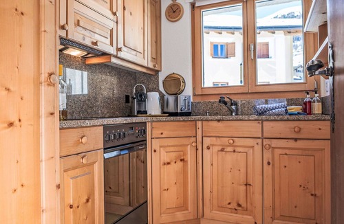 Samedan Apartment | Beautiful apartment for 4 guests with WIFI, TV, balcony and panoramic view