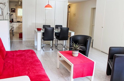 Davos-Dorf Apartment | Beautiful apartment for 6 guests with WIFI, pool, TV and balcony