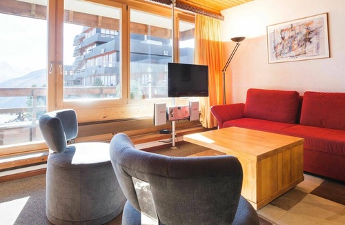 Sion Apartment | Beautiful apartment for 4 people with WIFI, pool, TV, balcony and pets allowed