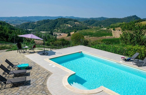 Ponzano Monferrato House | Beautiful private villa for 14 people with WIFI, private pool, A/C, TV and terrace