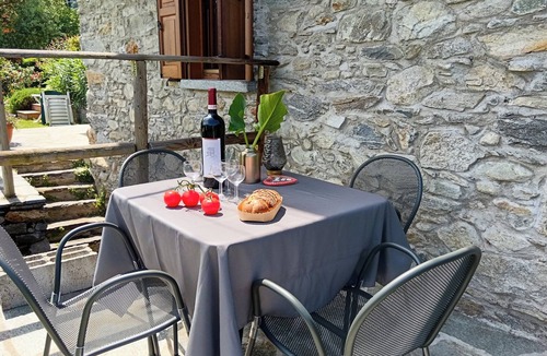 Albonico Apartment | Bel Pace vacation apartment with garden and mountain view
