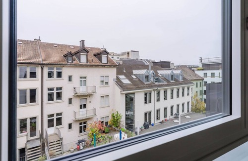 Old Town Apartment | Blueground | Oberstrass, rooftop, kitchen