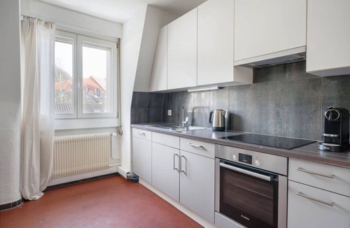 Wipkingen Apartment | Bright 3-BR in Wipkingen — rooftop views, free parking & garden