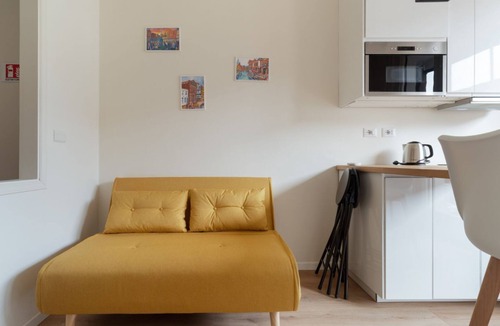 Affori Apartment | Bright apartment of approximately 50 m2 located on the second floor of a building without a lift, capable of perfectly accommodating 4 people.The accommodation is located in the Affori district, just 200 meters from the M3 Yellow metro line Affori Centr