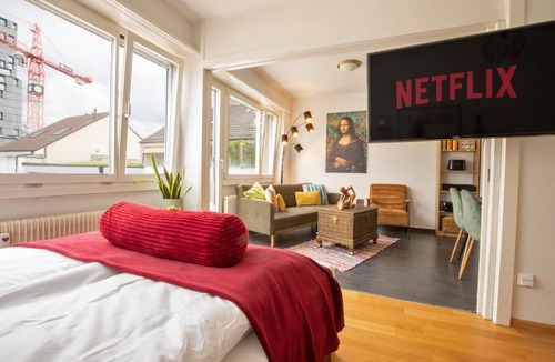 Gundeldingen Apartment | Bright Apartment with Balcony near SBB - Special MODERN LISA Apartment, Basel, up to 4 guests