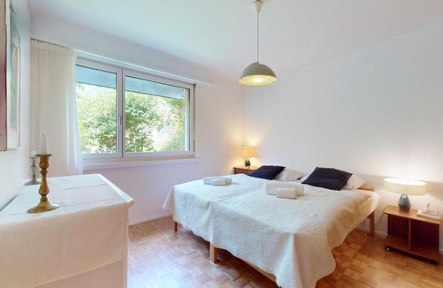 Montreux Apartment | Bright flat overlooking Lake Geneva
