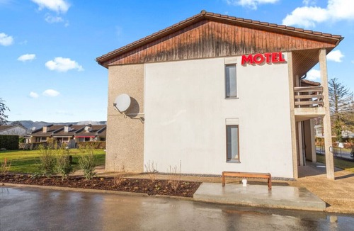Portalban-Dessous Apartment | Bright studio apartment with a terrace, 5 minutes from the lake