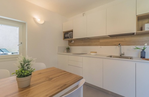 Lierna Apartment | Cà Magnolia Appartamento 2 by Varenna Holidays