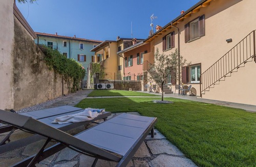 Lierna Apartment | Cà Magnolia Appartamento 2 by Varenna Holidays
