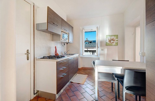 Orta San Giulio Apartment | ‘Cabianchi Foulard’ Family Suite Apartment with Lake View, Balcony, and Wi-Fi