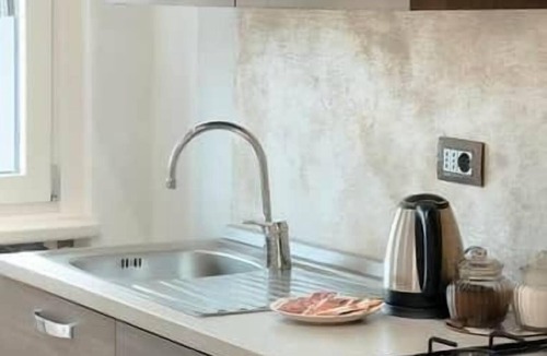 Villaggio degli Sposi House | Carrara Hospital Home. A bright and modern apartment located at Via delle Cave 9