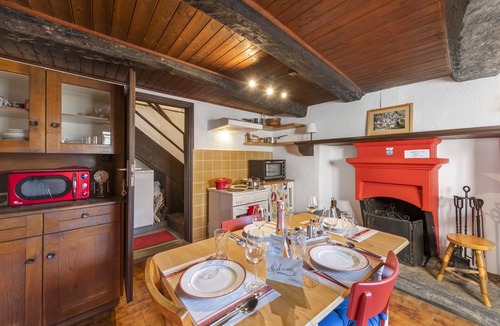 Vogorno Ski Chalet | Casa Carla 1with Lake View, Vogorno, Switzerland