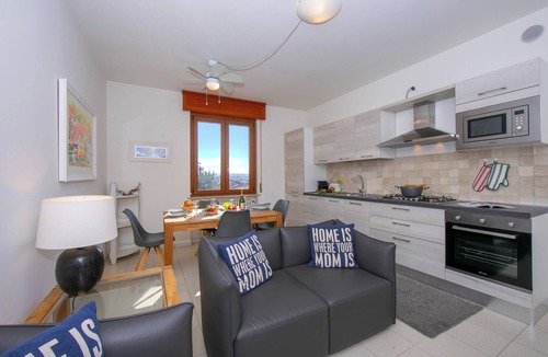 Peschiera del Garda Apartment | Casa dei Quadri - Lake View Apartment with Balcony, Peschiera del Garda, Italy