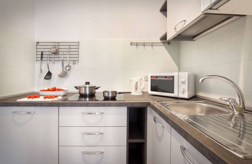 Bardolino Apartment | CASA GIRASOLE - for 4 people (plus baby crib), only 100 meters from the lake, parking inclusive