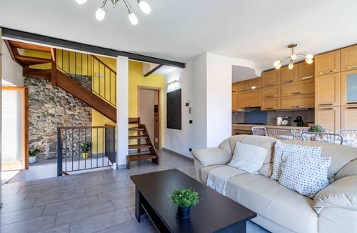 Dormelletto Apartment | Casa Jasmine, House with Garden - Lake Maggiore - By Guestaly