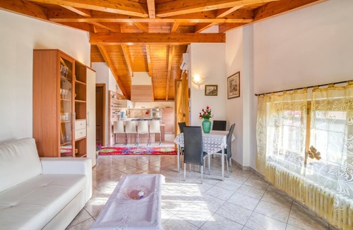 Cadrezzate Apartment | Casa Maddalena Private Beach, 2BR Sleeps 4, Cadrezzate con Osmate, Italy