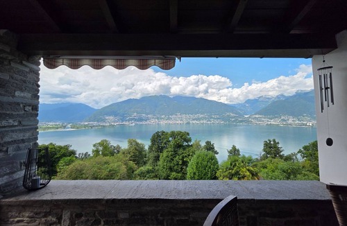 Piazzogna Apartment | Casa Melitta' Ferien mit schönem Seeblick by Interhome