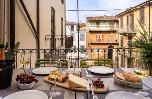 Sarnico Apartment | Casa sulla Terrazza | Charming Terrace Apartment in Sarnico