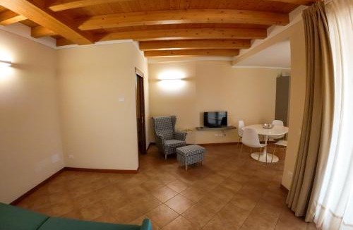 Monasterolo del Castello House | Casa Vacanze al Lago P1