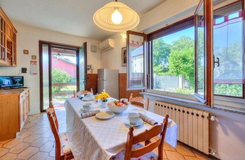 Angera House | Cedar House Villa in Angera - Garden& BBQ, Angera, Italy