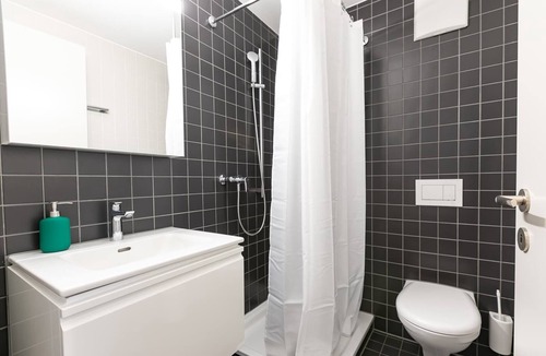 St. Gallen Apartment | Central St. Gallen Studio (yellow): Fast WiFi & kitchen for shared use