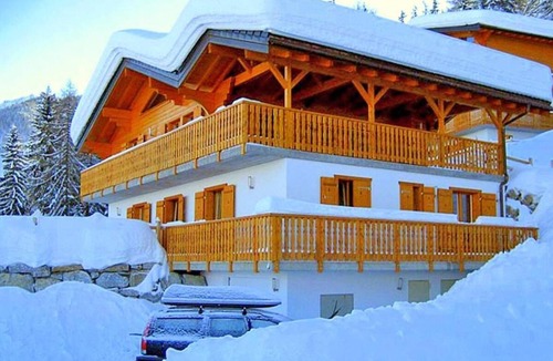 Riddes Ski Chalet | Chalet, 150m from resort center, sauna, terrace, balcony, fireplace or stove, parking, tv, 230m²