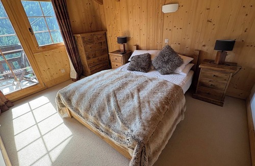 Grimentz Ski Chalet | Chalet for 14 people at 100 meters from the ski slopes : 2 double bedrooms with private bathroom - 1