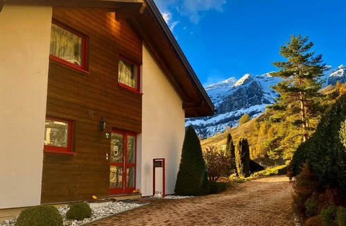 Albinen Apartment | Chalet Kristall # 6-bed apartment, Dusche, WC 6-bed apartment, Dusche, WC by Interhome