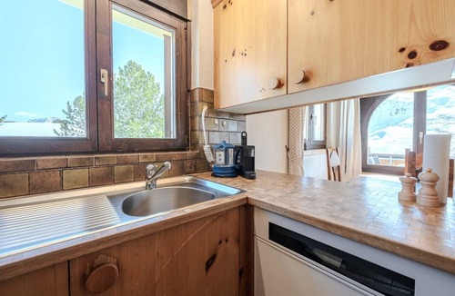 Arosa Apartment | Chalet Marmotta 2 by Arosa Vacations Ferienhaus, Dusche und Bad, WC, 3 Schlafräu by Interhome