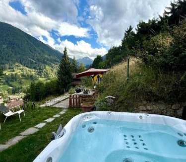 Saclentse Ski Chalet | Chalet Opalpin Lodge & Spa, vue montagne et jacuzzi