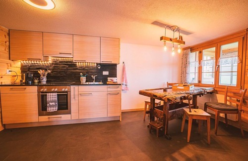 Adelboden Ski Chalet | Chalet Rösi with hot tub in the mountains