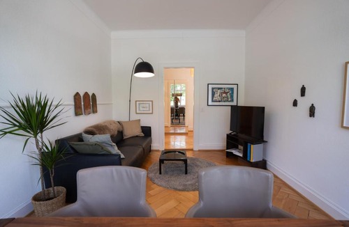 Breite Apartment | Charmante Altbauwohnung am Rhein