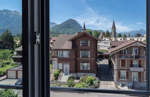 Central Interlaken Apartment | Charming Alpine Apt with View, 5min to Interlaken Ost