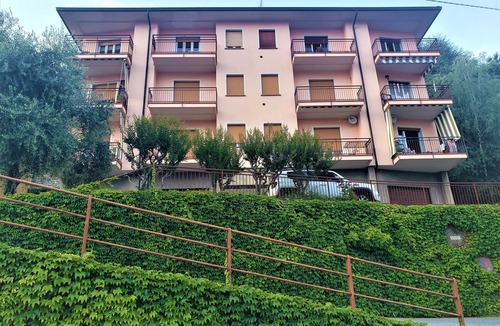 Perledo Apartment | Charming Perledo Retreat with Lake View, Balcony & Parking