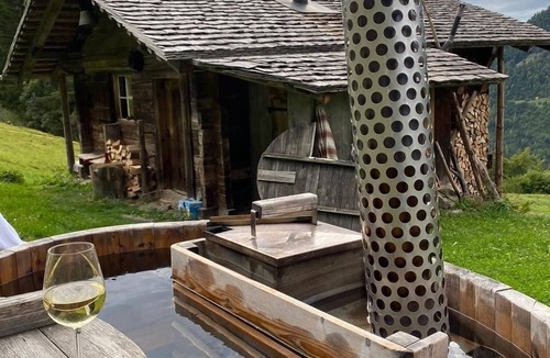 Goldswil Ski Chalet | Cherry tree hut, cosy mountain hut for 2
