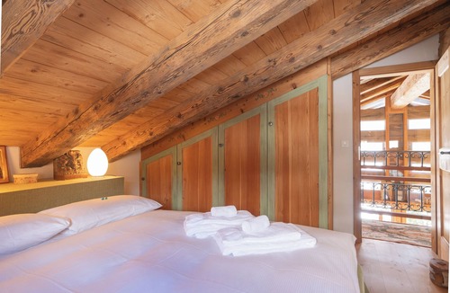 Maloja House | Chesa Cavril – A Charming Historic House with a Lake View