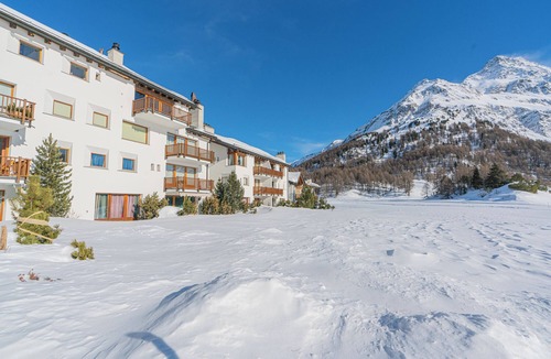 Maloja Apartment | Chesa Mira Margna – Bright Attic Apartment with a View of Piz Margna