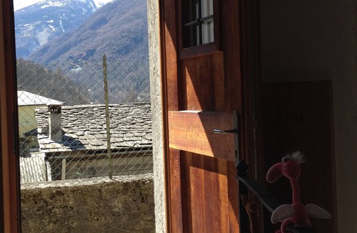Valtellina Cabin | Church in Valmalenco House in Borgo
