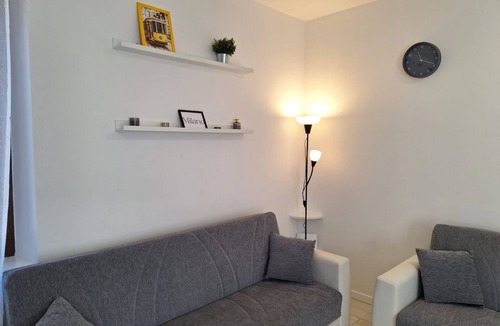 Garbagnate Milanese Apartment | Close to Rho Fiera (Starlight Apartment)