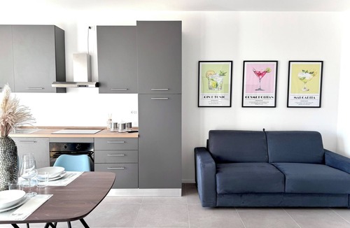 Sarnico Apartment | Cocktail Sarnico Color Suites Garage -Self check-2 min. from the lake and downtown