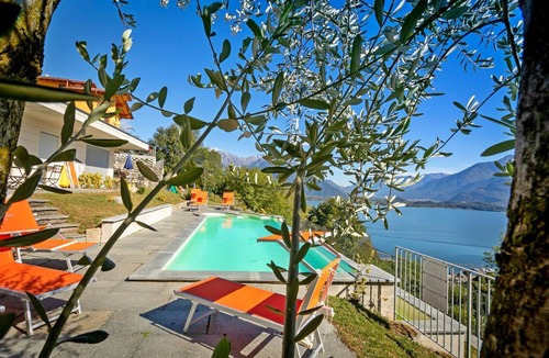 Vercana House | Collinetta Girasole Bungalow Holiday Apartment with Pool