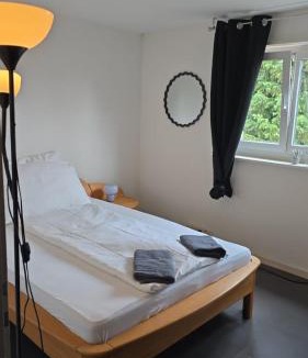 Seebach House | Compact room zurich with easy access and near center