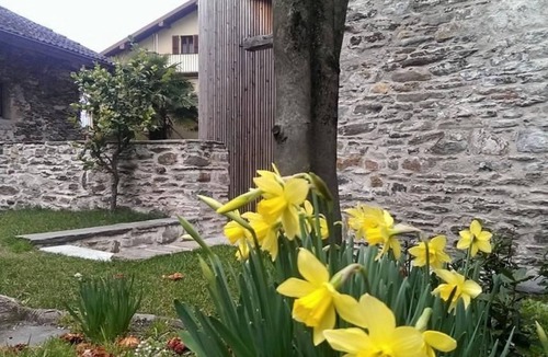Vira Apartment | Corte delle Camelie - Wohnung im ersten Stock by Interhome