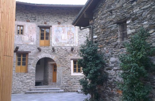 Vira Apartment | Corte delle Camelie - Wohnung im ersten Stock by Interhome